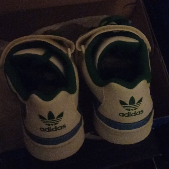 Forums gym shoes size 4y - Picture 5 of 6